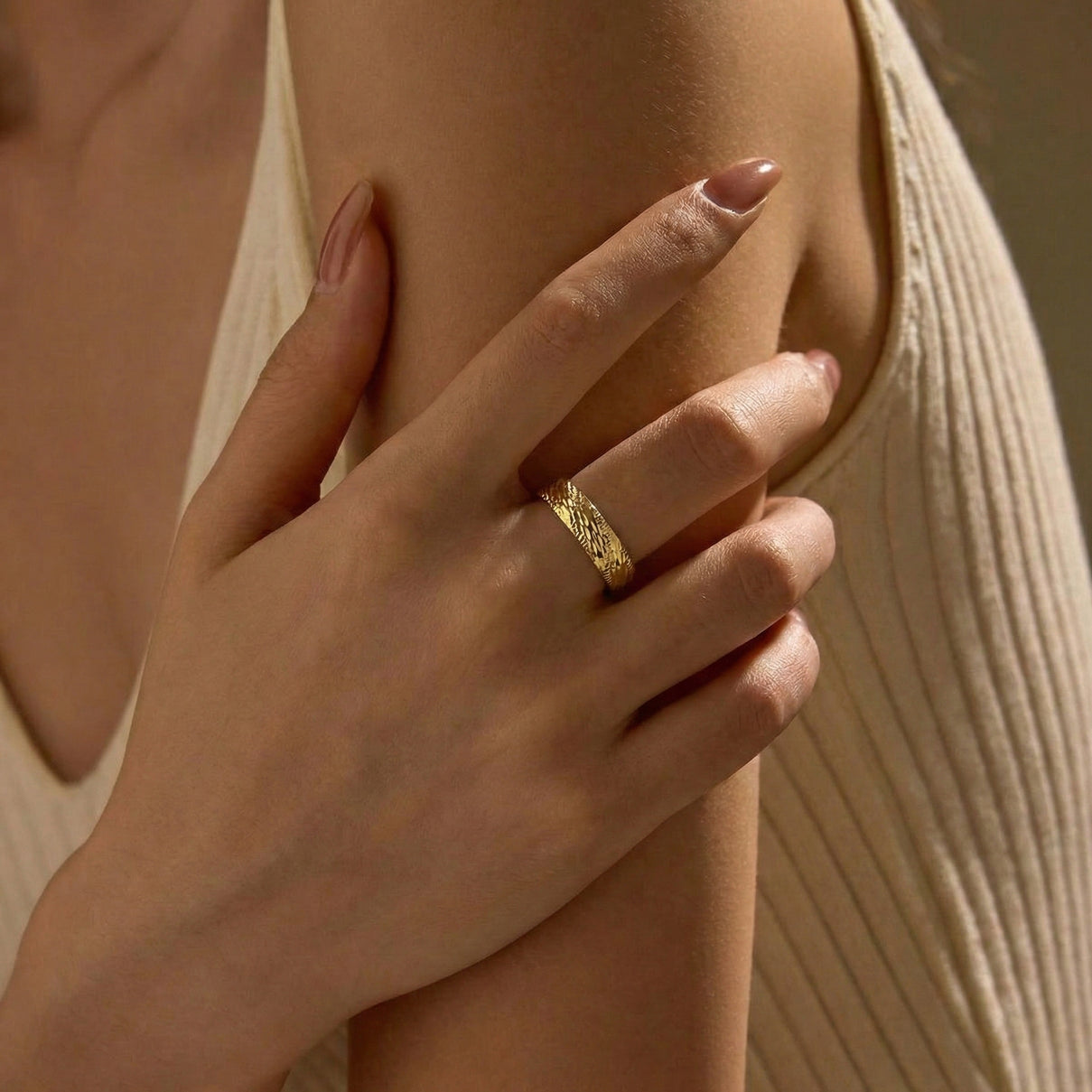 9K Yellow Gold Diamond-Cut Band Ring V32530750 2