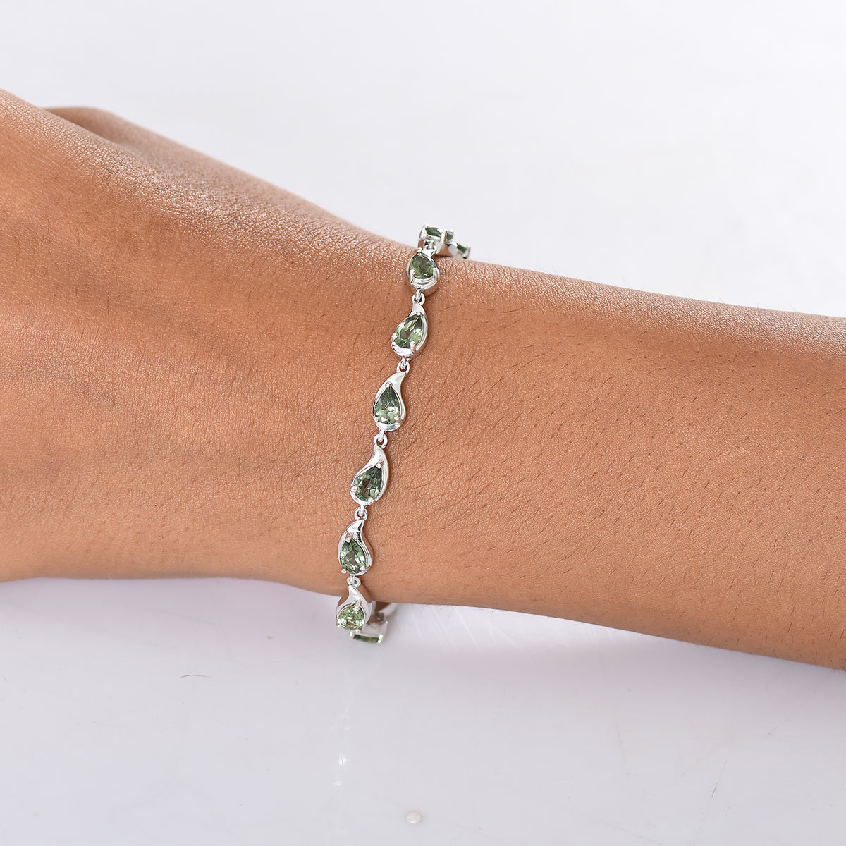 D'Joy Natural Green Apatite Cluster Bracelet (Size 7.5) with T-Bar Clasp in Rhodium Overlay Sterling Silver 6.26 Ct, Silver Wt. 8.69 Gms. V32566740 3