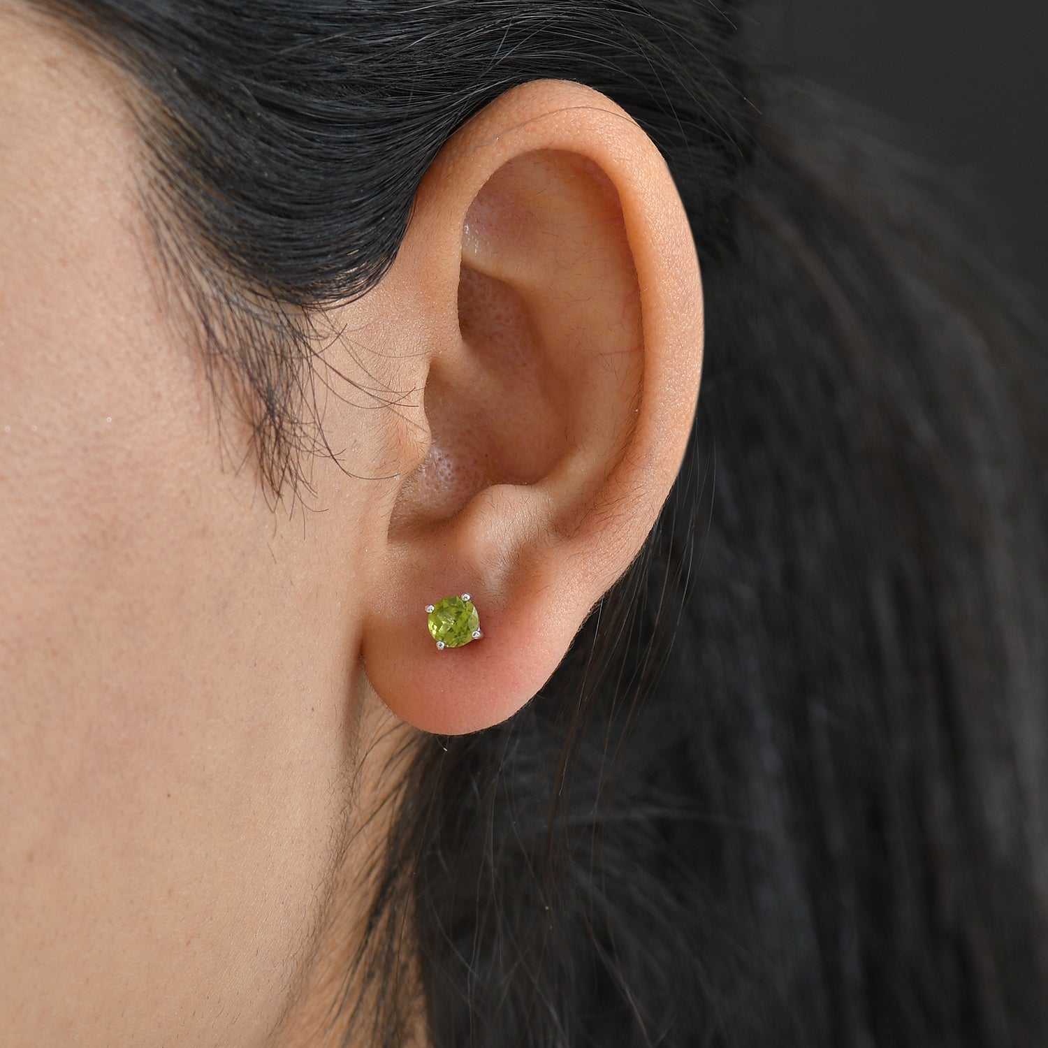Poke Free Peridot (5mm) August Birthstone Solitaire Stud Earring in Rhodium Overlay Sterling Silver 8305394 3