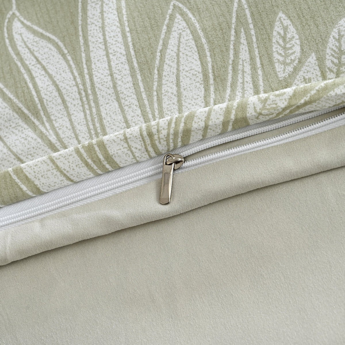 Livemore Set of 4: Reversible Printed Bedding Sheet Set - inc. Deep Fitted Sheet, Duvet Cover &amp; 2 x Pillowcases (Double, 200 x 200 cm) - Green V32527291 7