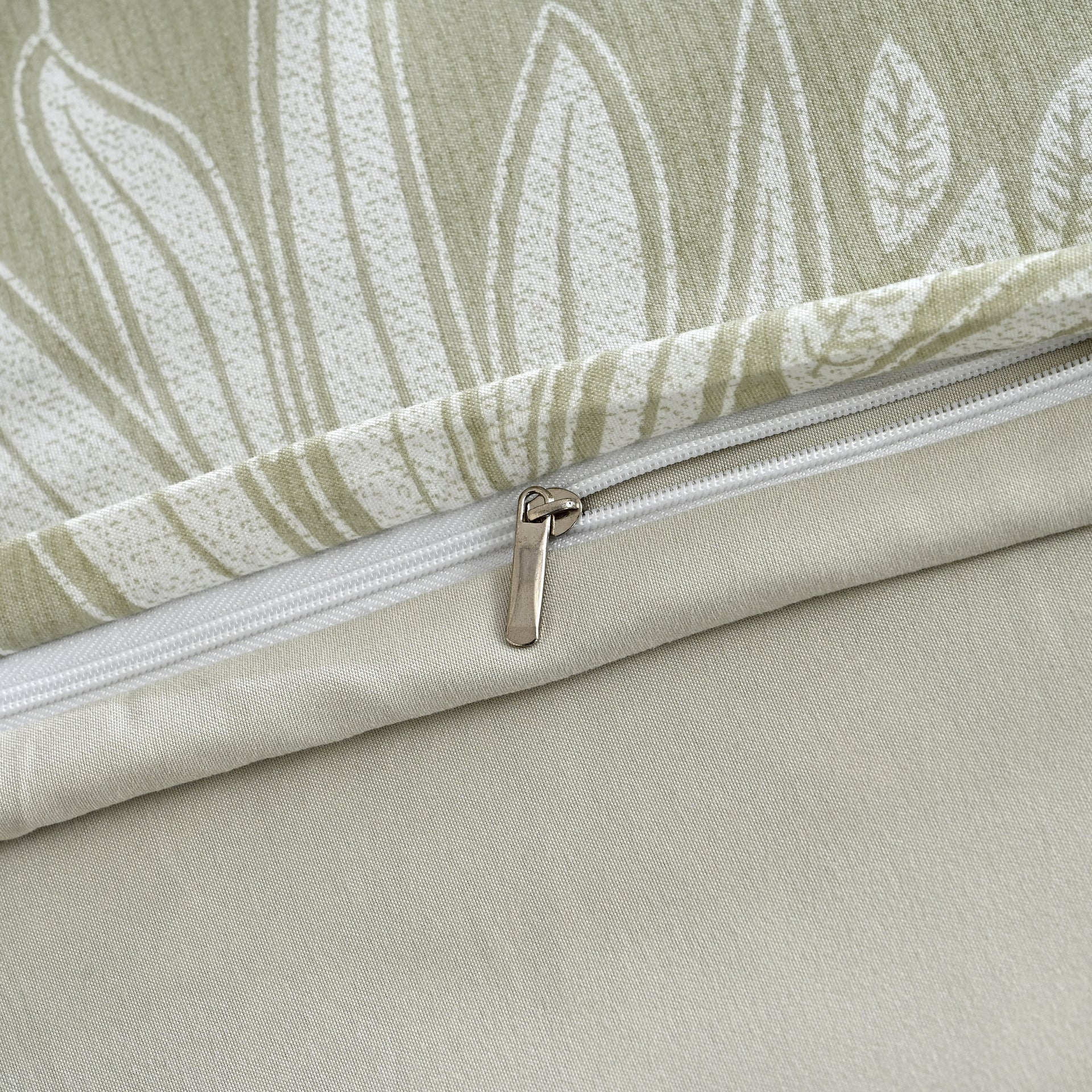 Livemore Set of 4: Reversible Printed Bedding Sheet Set - inc. Deep Fitted Sheet, Duvet Cover &amp; 2 x Pillowcases (Double, 200 x 200 cm) - Green V32527291 7