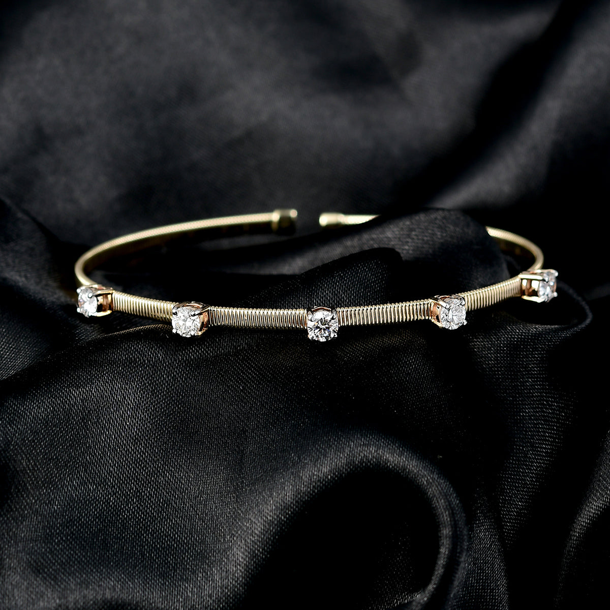 LUXURIANT 1.27 Ct. Lab Grown Diamond Bangle Bangle in 9K Yellow Gold, SGL Certified 8349882 2