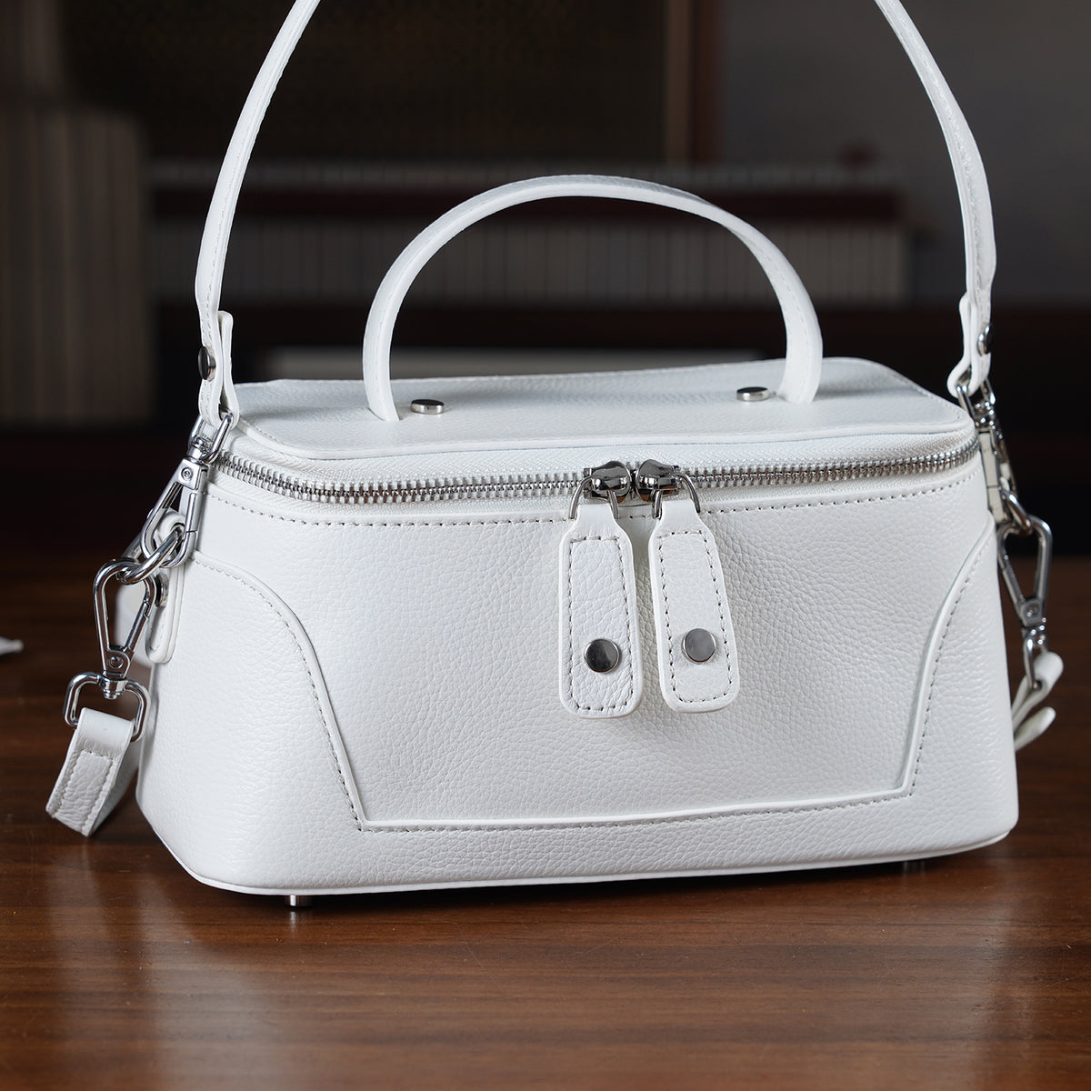 Milan Closeout- Full Grain 100% Genuine Leather Handbag V32520238 2
