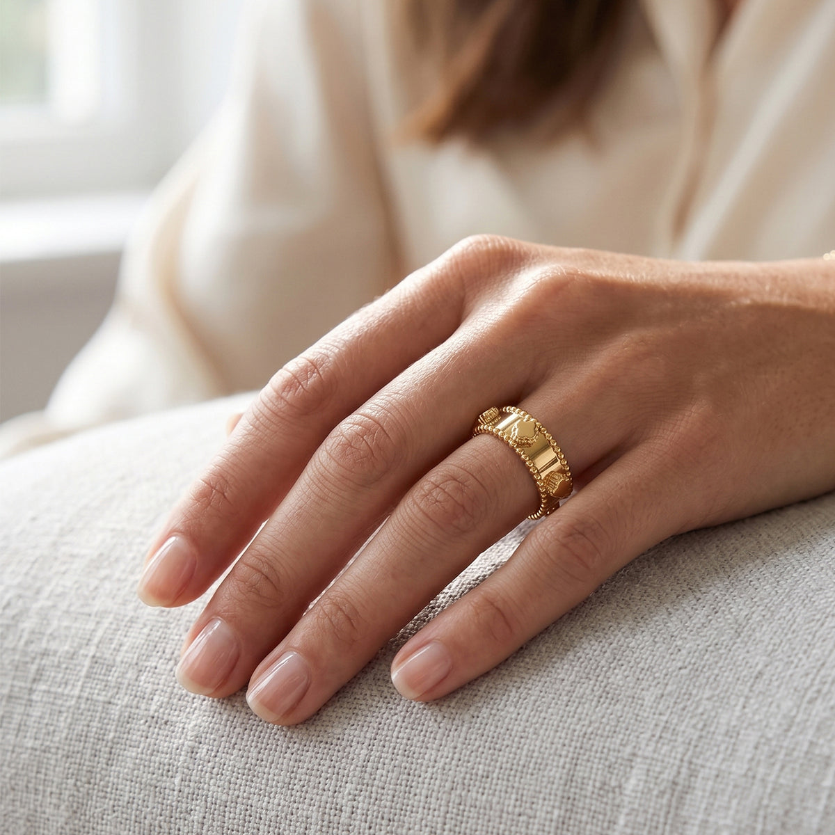 9K Yellow Gold Clover Band Ring V32563026 2