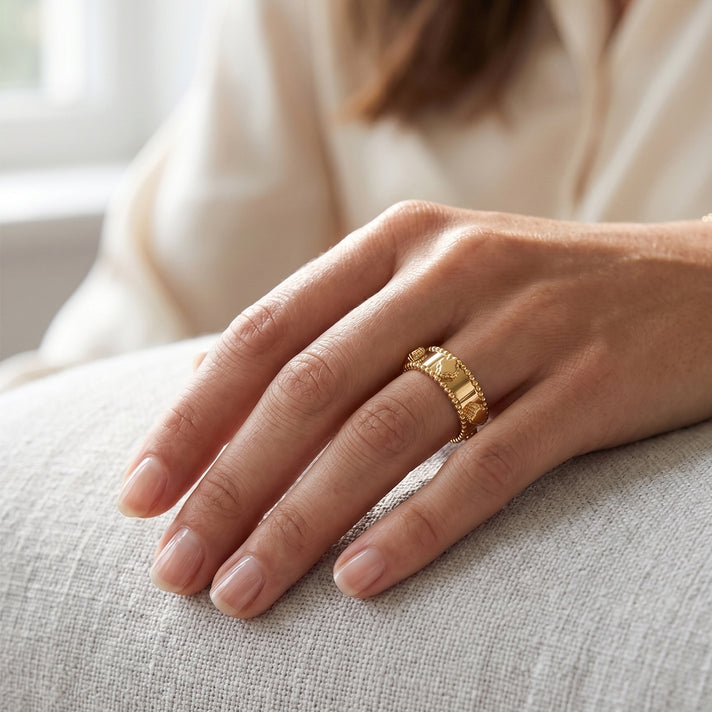 9K Yellow Gold Clover Band Ring 8412095 2