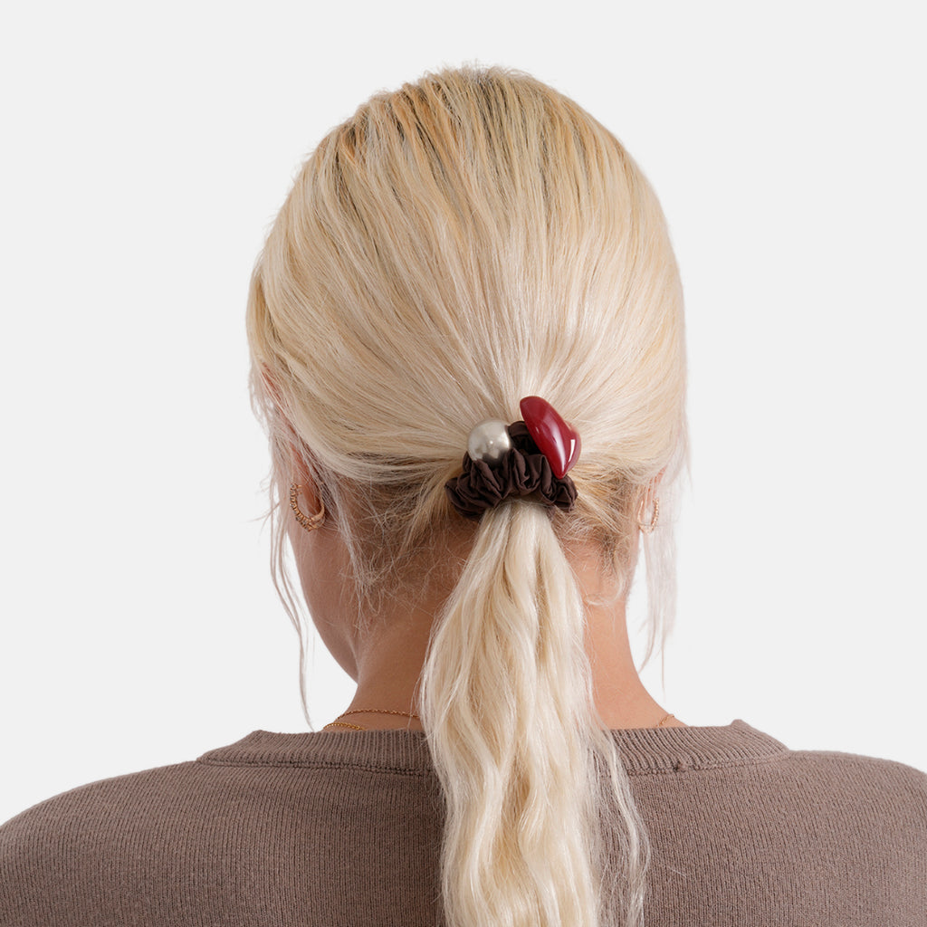 2-Piece Hair Tie Set - Red Heart Hair Claw & Pearl Accent Scrunchie - Brown_8413772_3