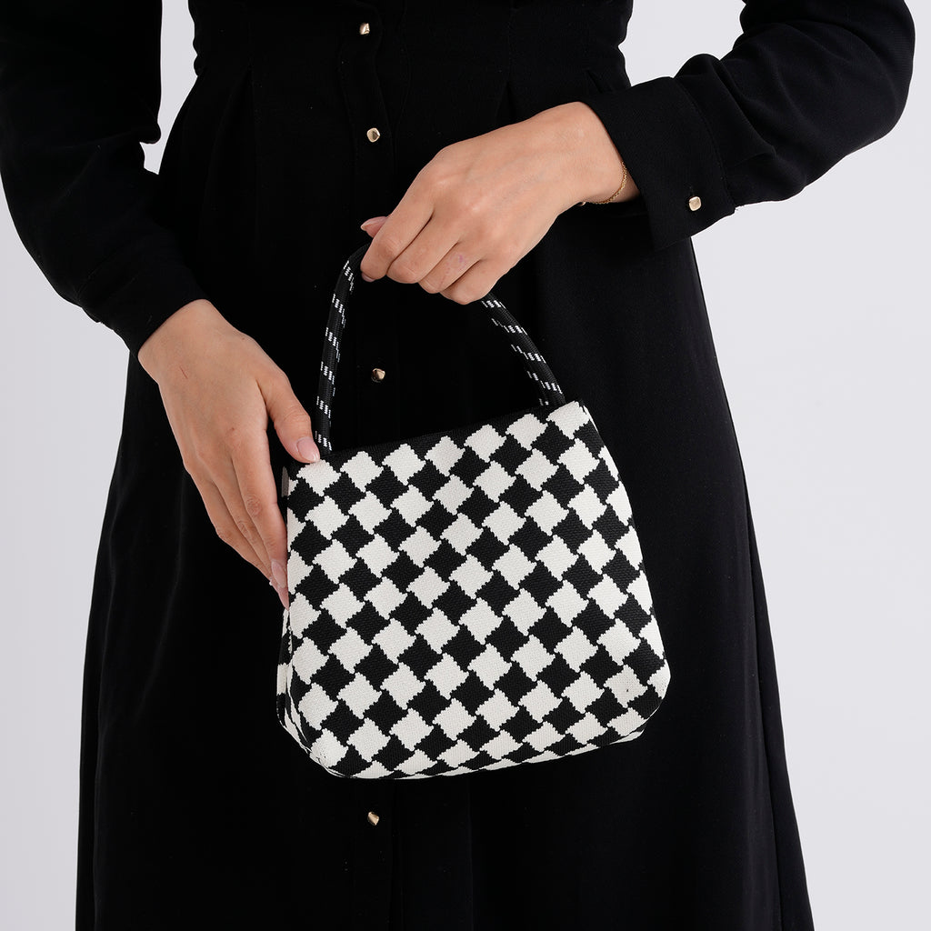 Checkerboard Pattern Handbag with Shoulder Strap (130cm) - Black & White_8415364_3