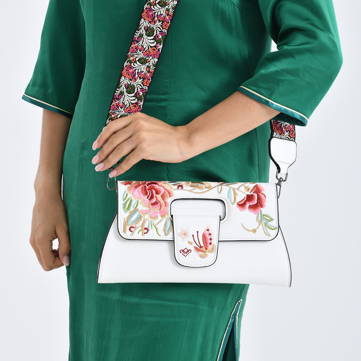 Floral Embroidered Crossbody Bag V32519029 4