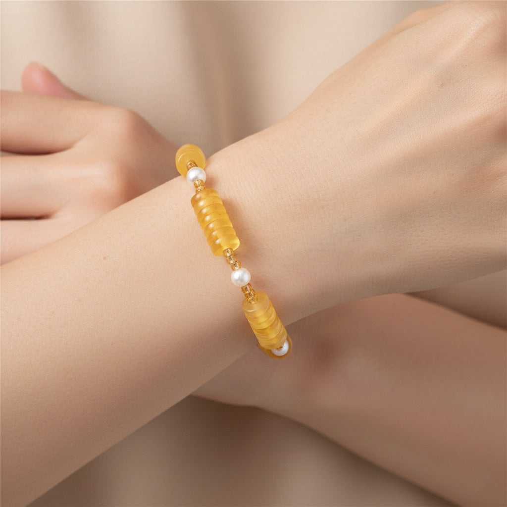 D'Joy Amber &amp; White Fresh Water Pearl Beads Bracelet (Size - 7 Stretchable) 33.00 Ct. 8426676 3