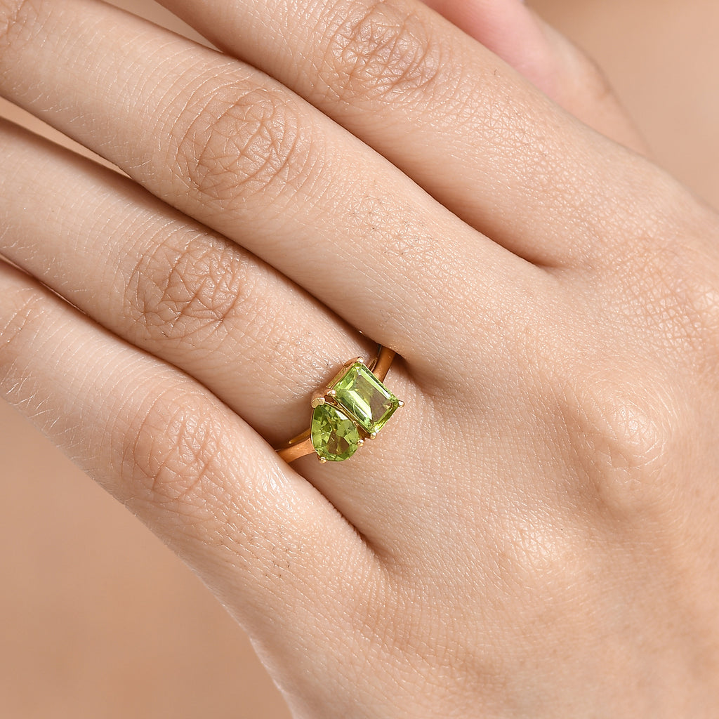 Peridot Toi et Moi Ring in Yellow Gold Plated Sterling Silver 1.71 Ct._8433791_1