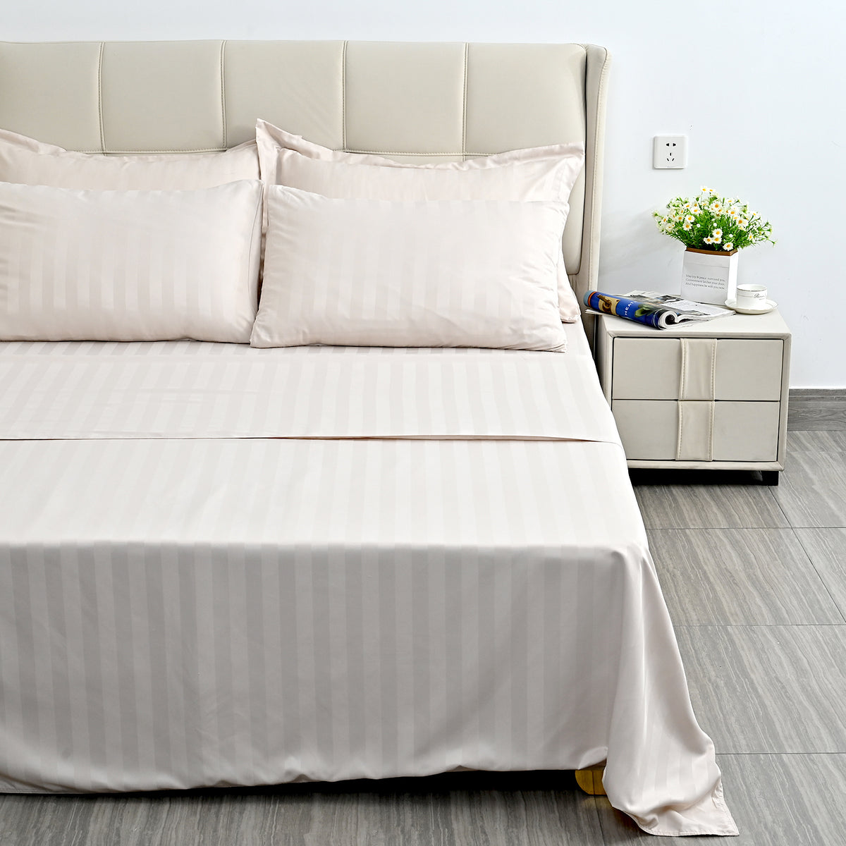 LIVMORE 6-Piece Luxury Hotel-Style Striped Bedding Sheet Set - Inc. Duvet Cover, Fitted Sheet, 2 Housewife Pillowcases &amp; 2 Oxford Pillowcases (225 x 220 cm, King) - Beige V32518776 2