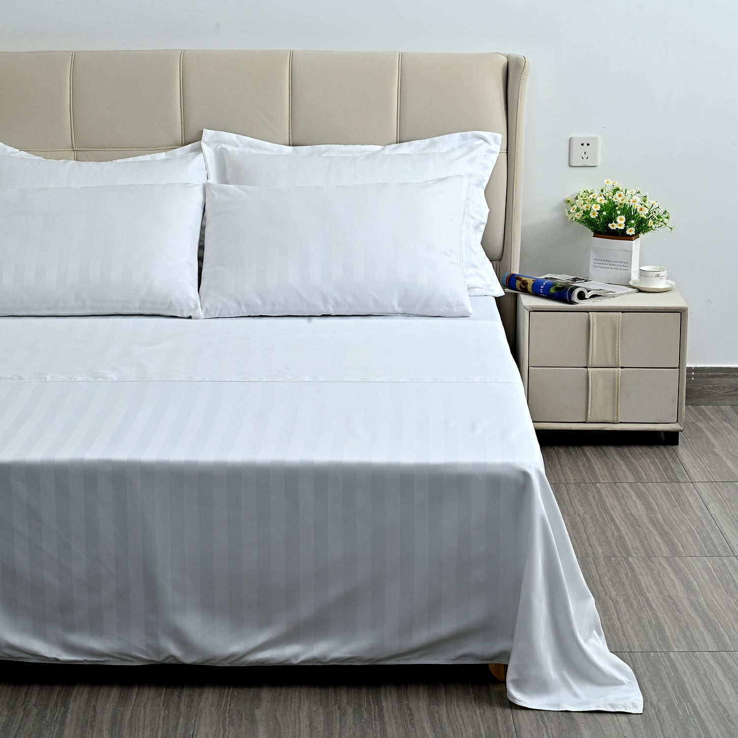 LIVMORE 6-Piece Luxury Hotel-Style Striped Bedding Sheet Set - Inc. Duvet Cover, Fitted Sheet, 2 Housewife Pillowcases &amp; 2 Oxford Pillowcases (200 x 200 cm, Double) - White V32520169 2