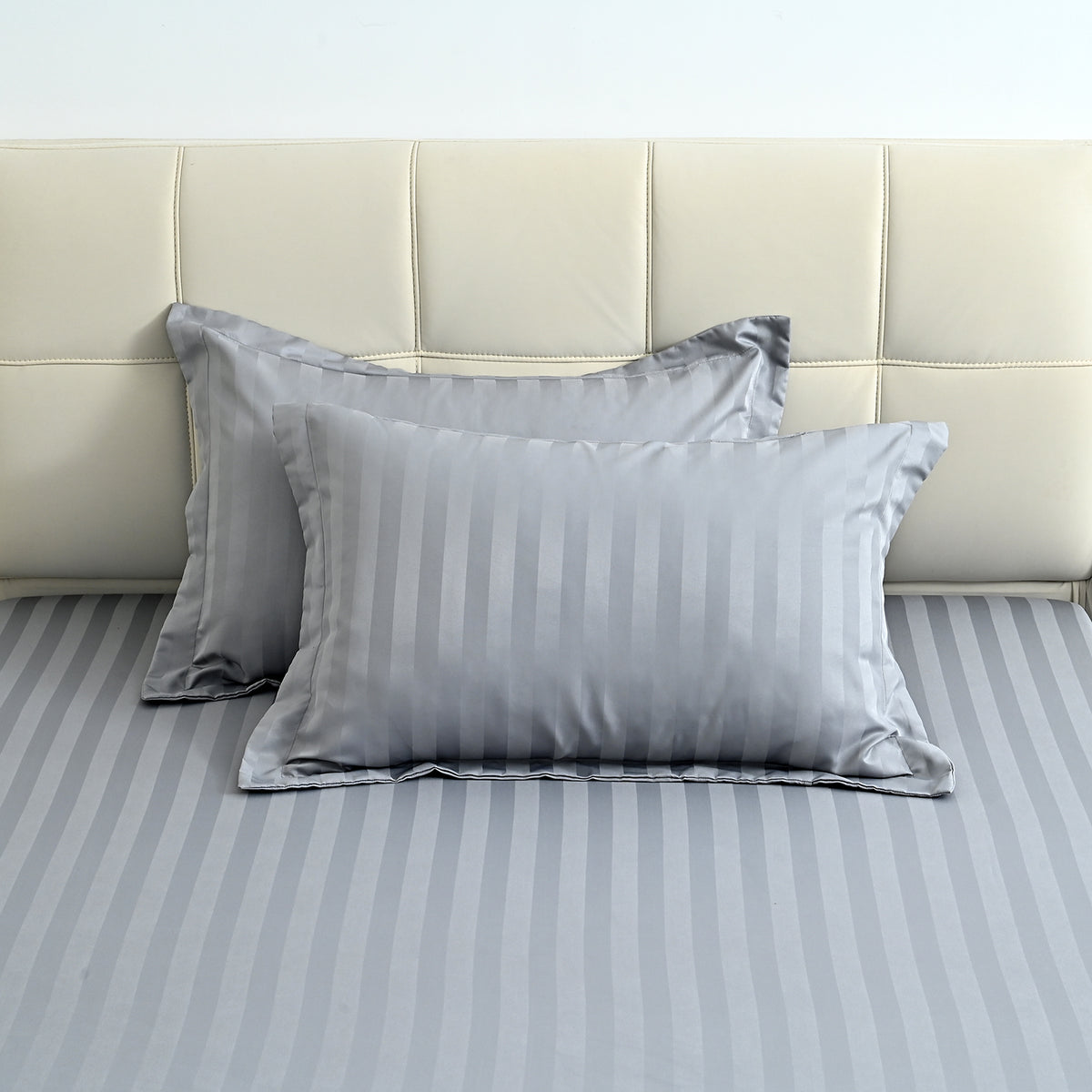 LIVMORE 6-Piece Luxury Hotel-Style Striped Bedding Sheet Set - Inc. Duvet Cover, Fitted Sheet, 2 Housewife Pillowcases &amp; 2 Oxford Pillowcases (225 x 220 cm, King) - Light Grey V32514607 3