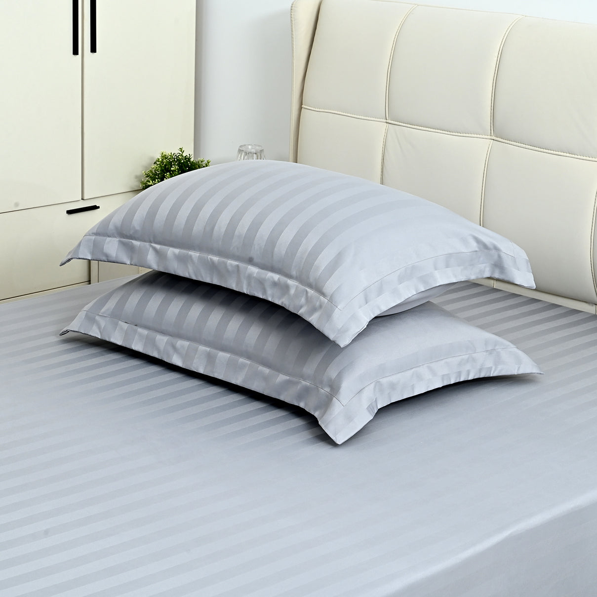 LIVMORE 6-Piece Luxury Hotel-Style Striped Bedding Sheet Set - Inc. Duvet Cover, Fitted Sheet, 2 Housewife Pillowcases &amp; 2 Oxford Pillowcases (225 x 220 cm, King) - Light Grey V32514607 4