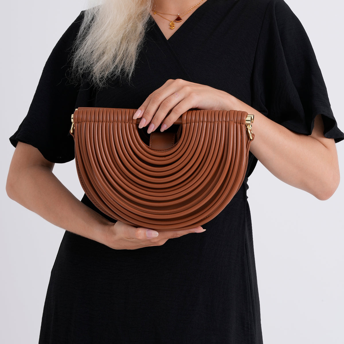 Two-Tone Noodle Designed Clutch Handbag with Shoulder Strap - Tan V32590968 4
