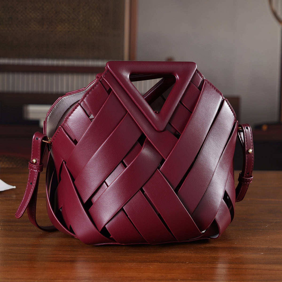 Designer Triangle Handle Clutch Handbag with Removable Pouch &amp; Adjustable Shoulder Strap - Burgundy V32518730 2