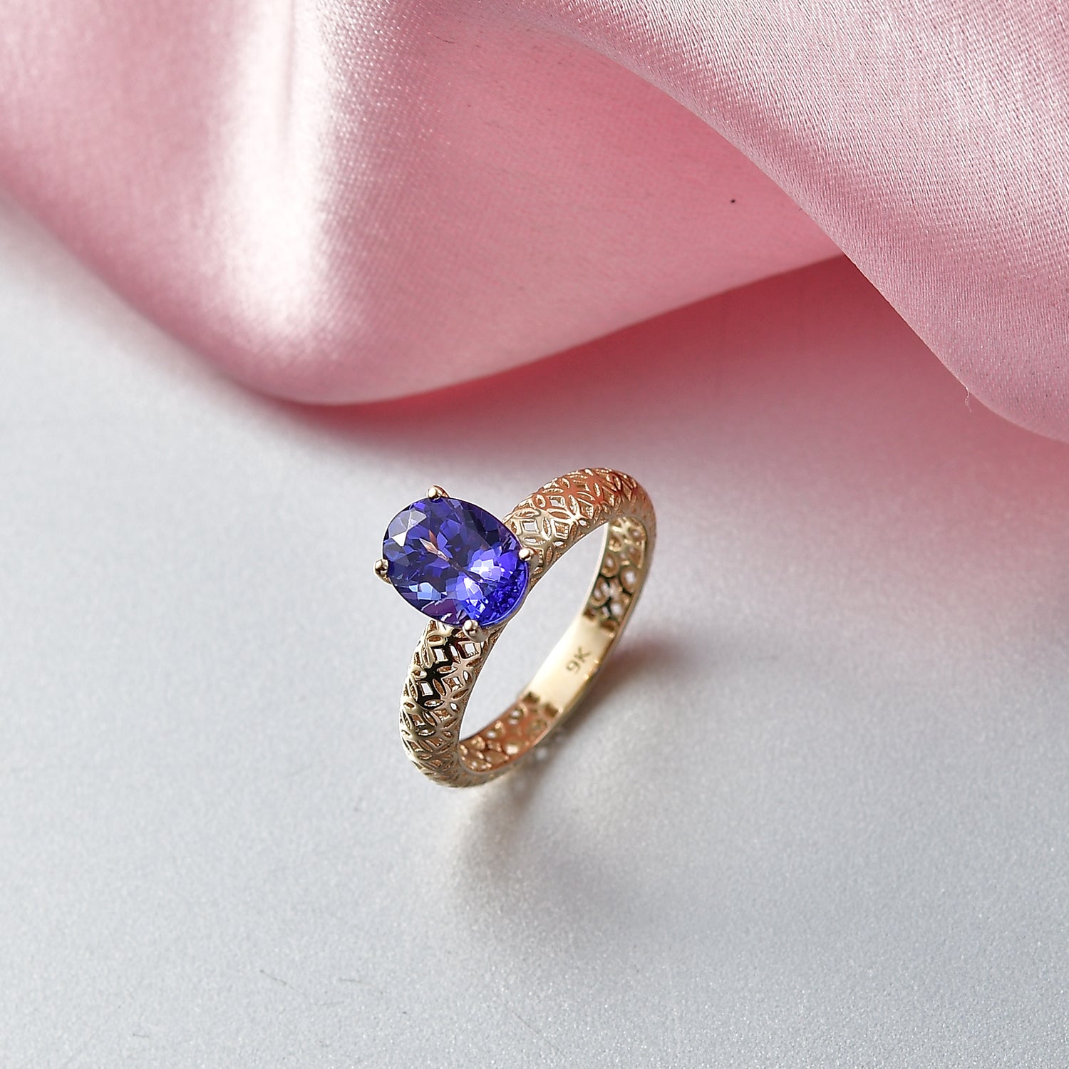 The Legacy Collection - 9K Yellow Gold AAA Tanzanite Solitaire Handmade Mirage Oval Ring 2.00 Ct. V32516293 3