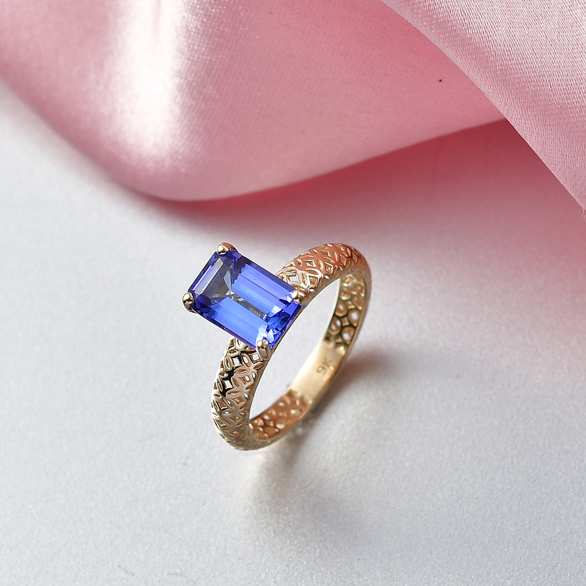 The Legacy Collection - 9K Yellow Gold Tanzanite Solitaire Handmade Emerald Cut Ring 2.00 Ct. V32570597 3