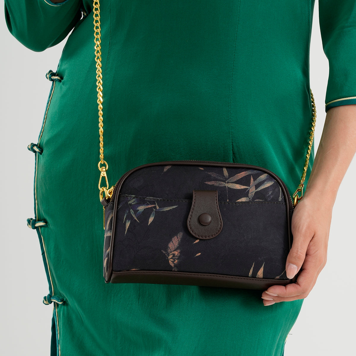 Floral Embroidered Crossbody Sling Bag with Chain Strap - Black V32700516 3
