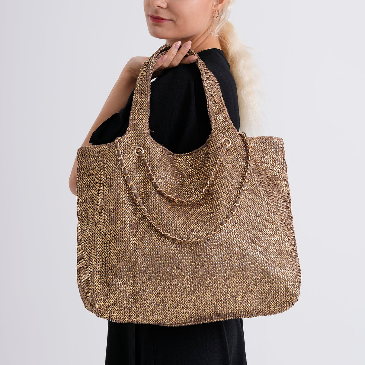 Elegant Shimmering Tote Bag with Chain Strap 8504095 3