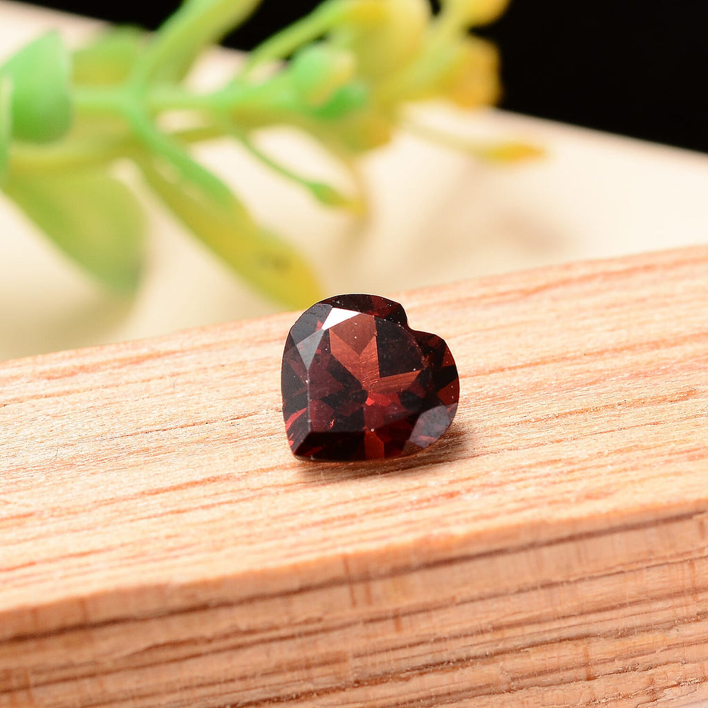 Mozambique Garnet Heart 8 mm Gemstone, 1.80 Ct_8511676_1