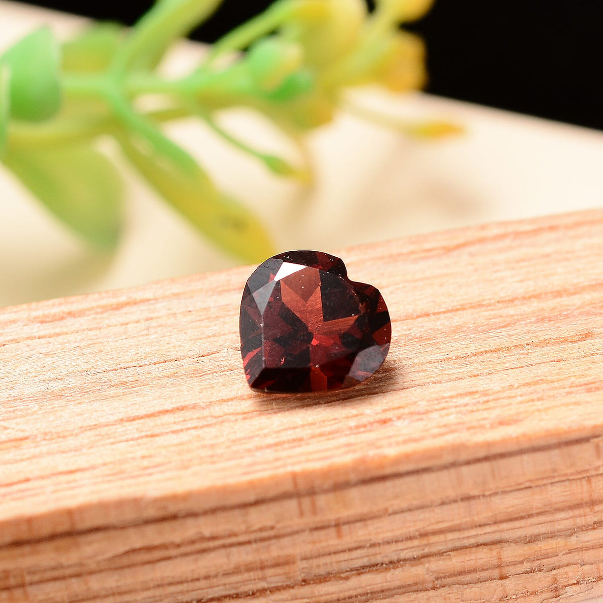 Mozambique Garnet Heart 8 mm Gemstone, 1.80 Ct 8511676 2
