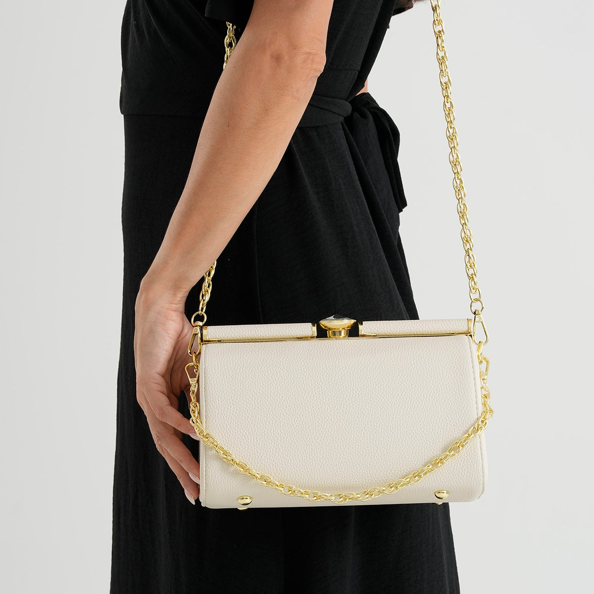Designer-Inspired Stylish Clutch with Chain Strap - Off White V32667583 3