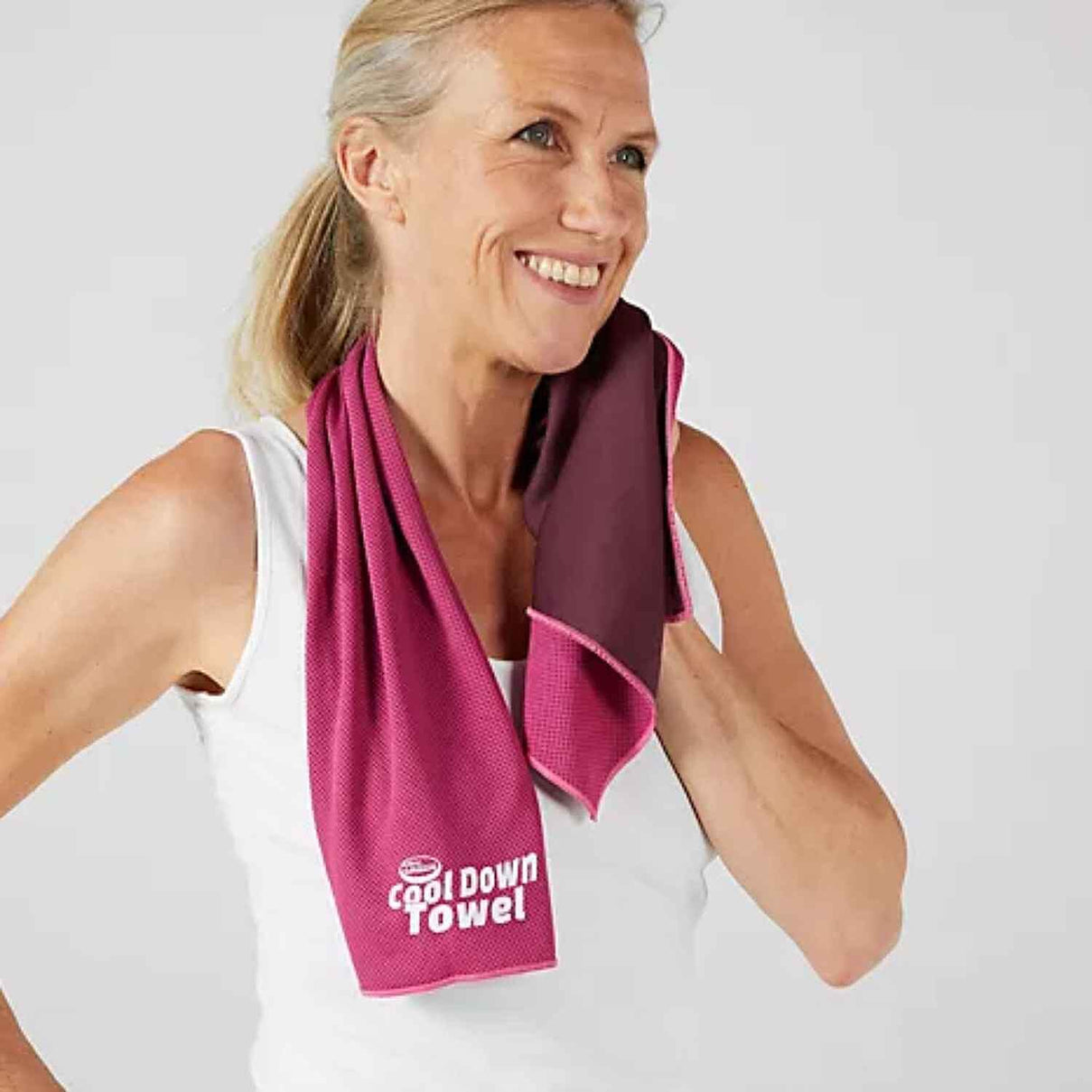 Cool Down Towels - Instant Cooling Neck Towels with Carry Case - Red 8526667 1