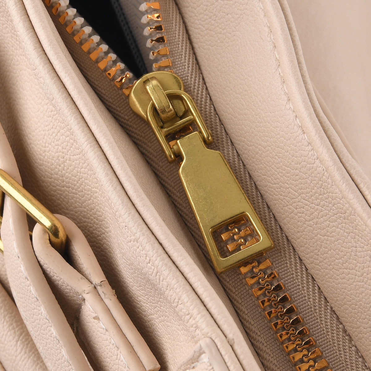 Designer Inspired - Multi-Pocket Slouchy Shoulder Handbag with Detachable Strap - Off White V32604202 6