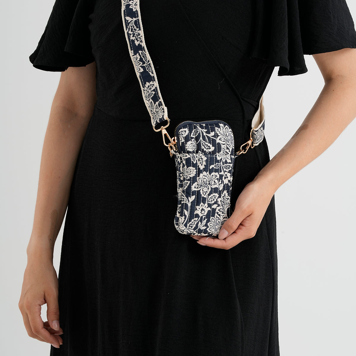 Flower Print Crossbody Phone Bag - Navy V32746786 3