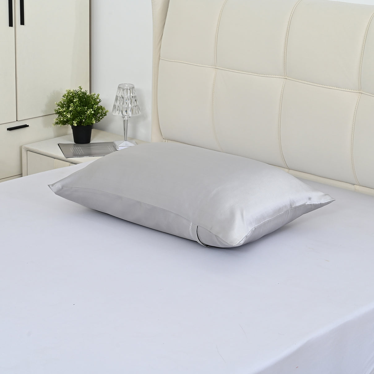 La Marey Signature Mulberry Silk Patterned Pillowcase with MOP Button Closure (Size 50x75 cm) - Silver V32518264 3