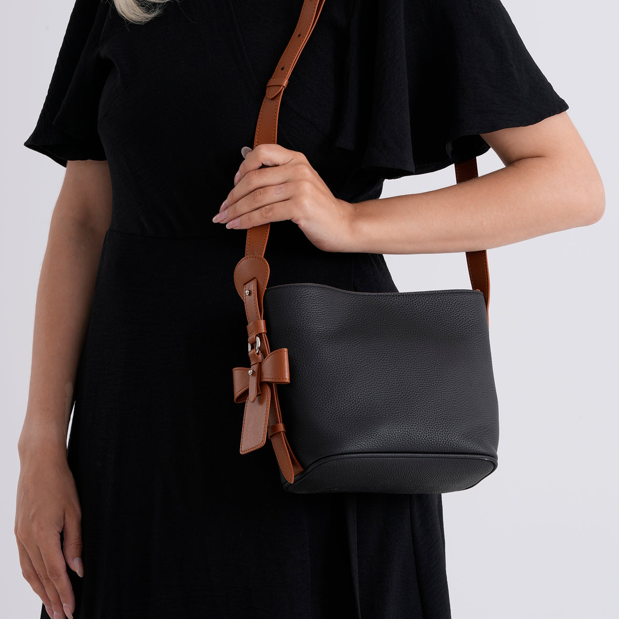 Genuine Leather-Textured Bucket Bag With Detachable Sling Strap - Black V32528733 4