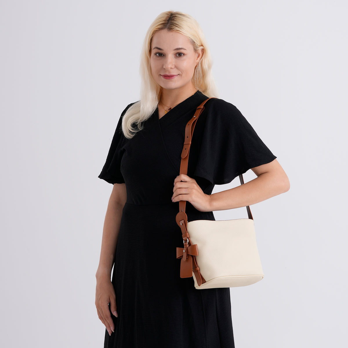 Genuine Leather-Textured Bucket Bag With Detachable Sling Strap - Off White V32529525 3