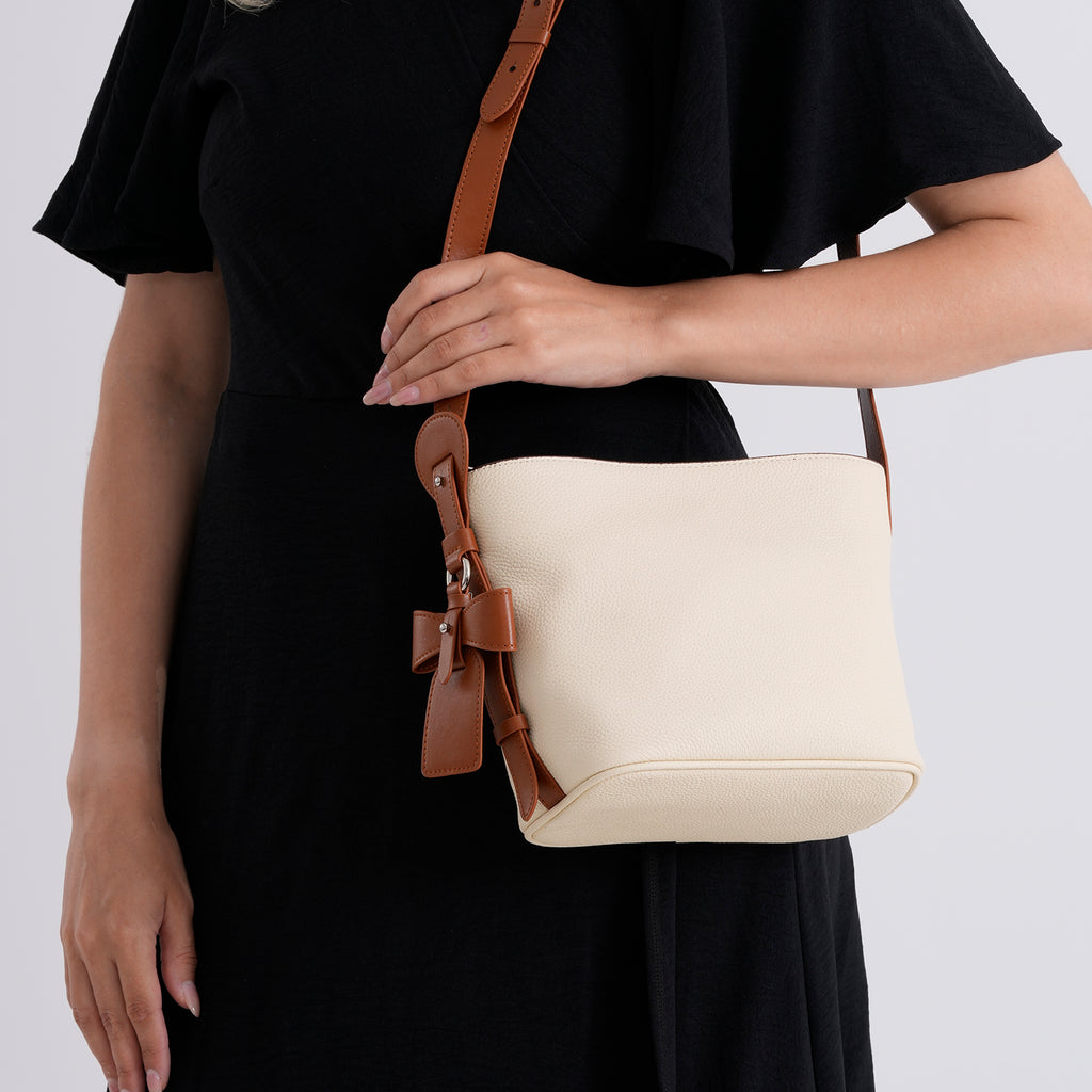 Genuine Leather-Textured Bucket Bag With Detachable Sling Strap - Off White_8563830_3