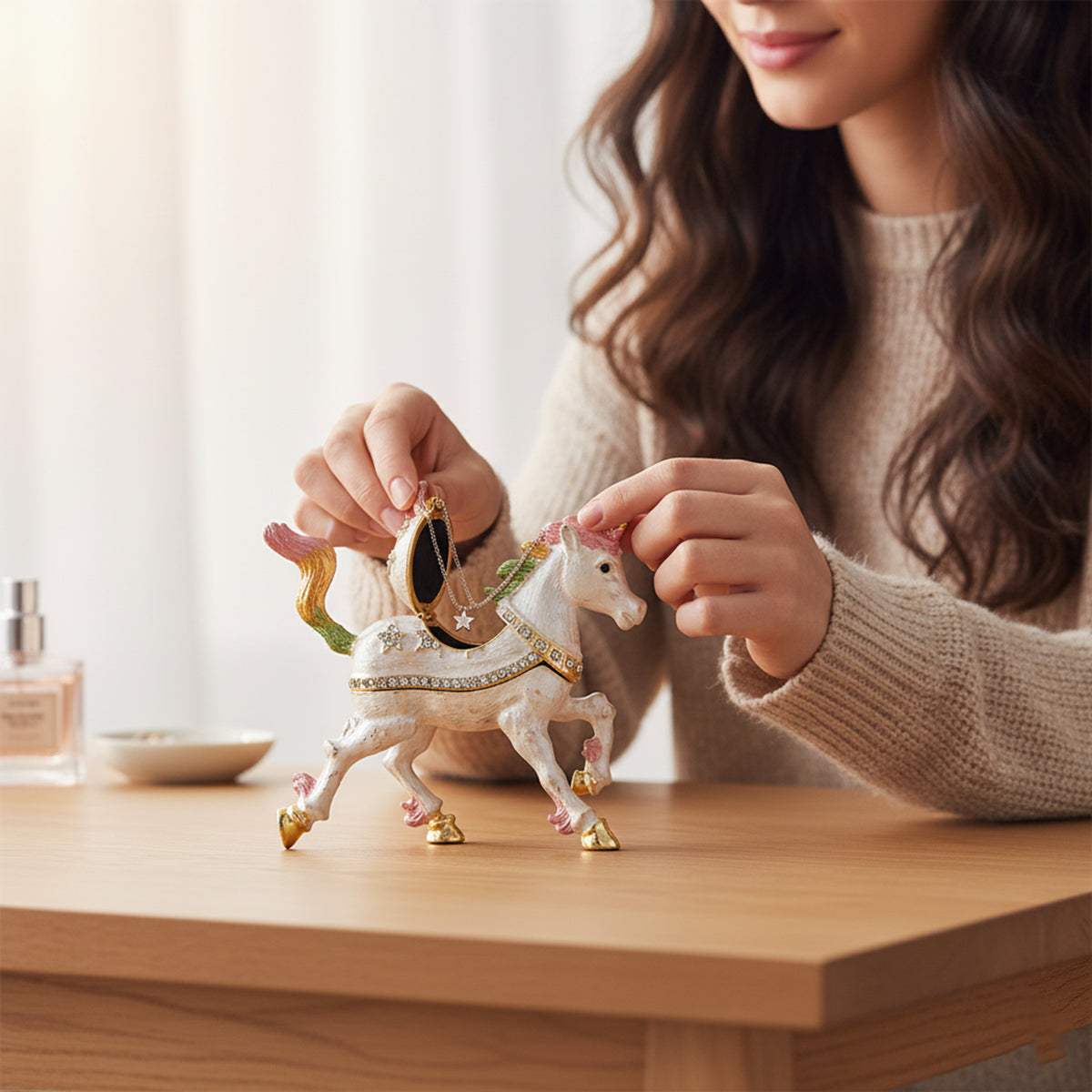 LIVMORE Unicorn Shaped Trinket Jewelry Box (Size 9x2x7 cm) - White V32718888 2