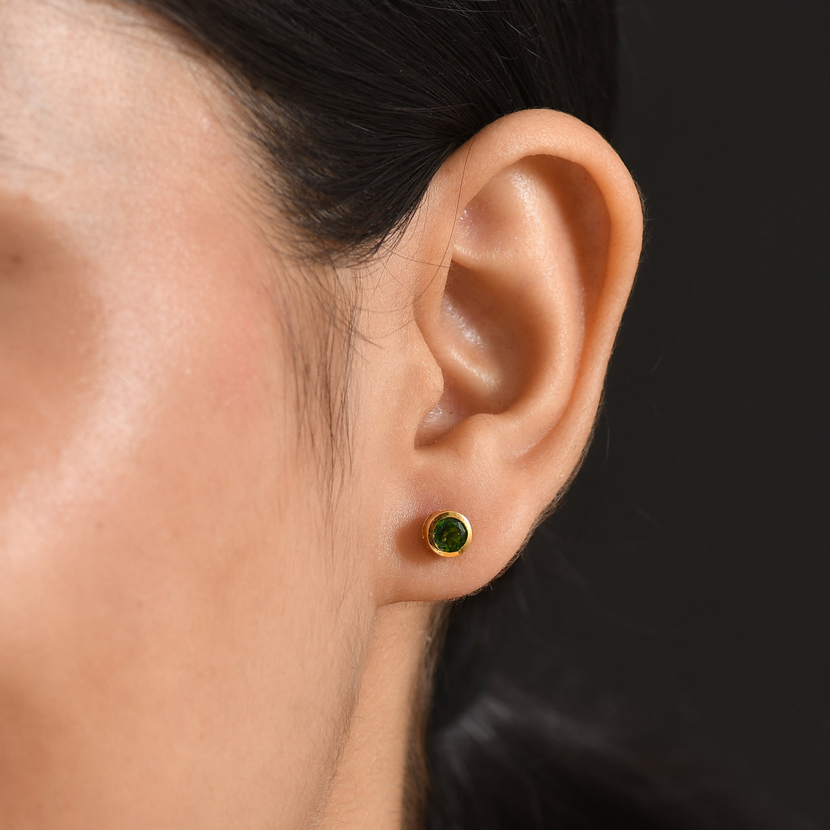 D'Joy - Natural Chrome Diopside Stud Earring with Push Back in Yellow Gold Plated Sterling Silver V32519553 2