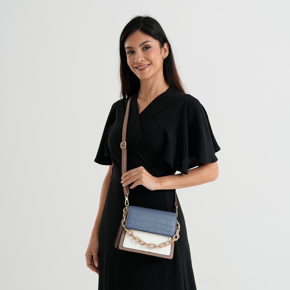 Designer Inspired - Colourblocked Crossbody Bag with Chunky Chain Top Handle &amp; Detachable Shoulder Strap - Dusty Blue, White &amp; Brown V32638503 2