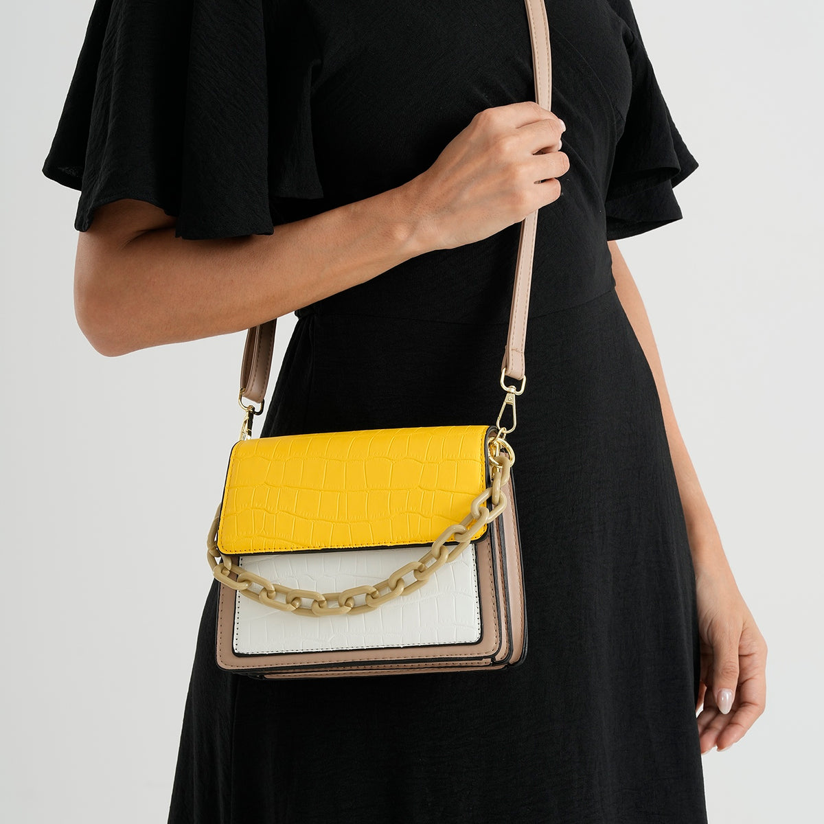 Designer Inspired - Colourblocked Crossbody Bag with Chunky Chain Top Handle &amp; Detachable Shoulder Strap - Yellow, White &amp; Brown V32638500 3