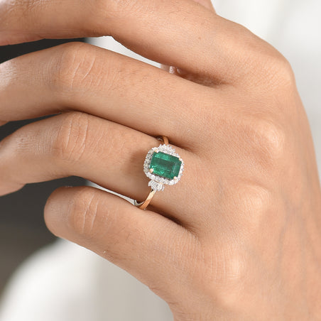 THE JEWEL OF ZAMBIA - 9K Yellow Gold AAA Gemfields Zambian Emerald (1.5Ct) &amp; Natural White Diamond Halo Ring 1.80 Ct. V32469903 2