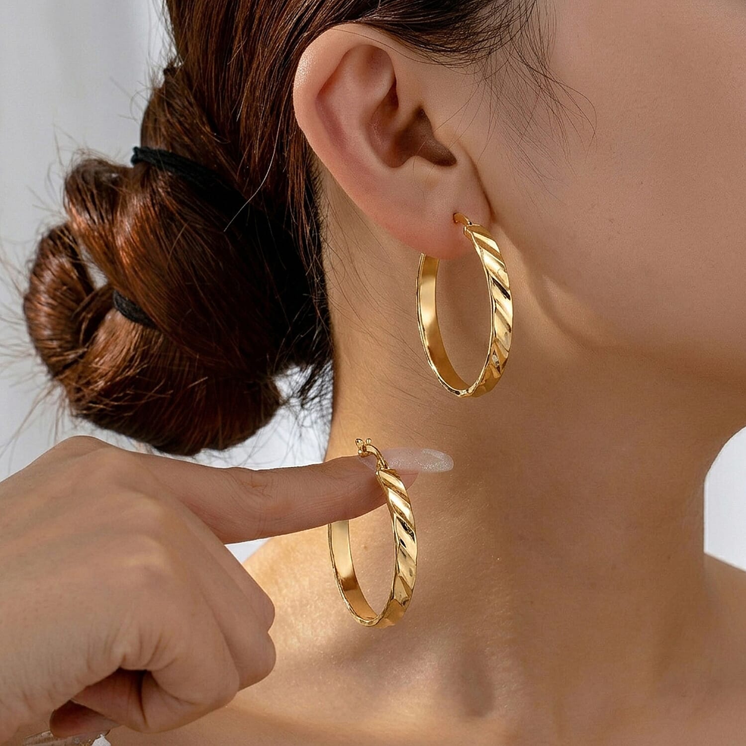 9K Yellow Gold Textured Hoop Earring with Clasp 8593464 3