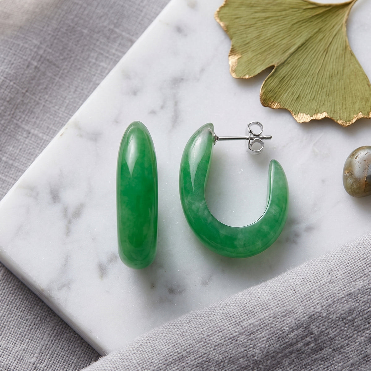 D'Joy - Natural Green Jade Crescent Hoop Earring with Push Back in Rhodium Overlay Sterling Silver 20.00 Ct. V32529425 3
