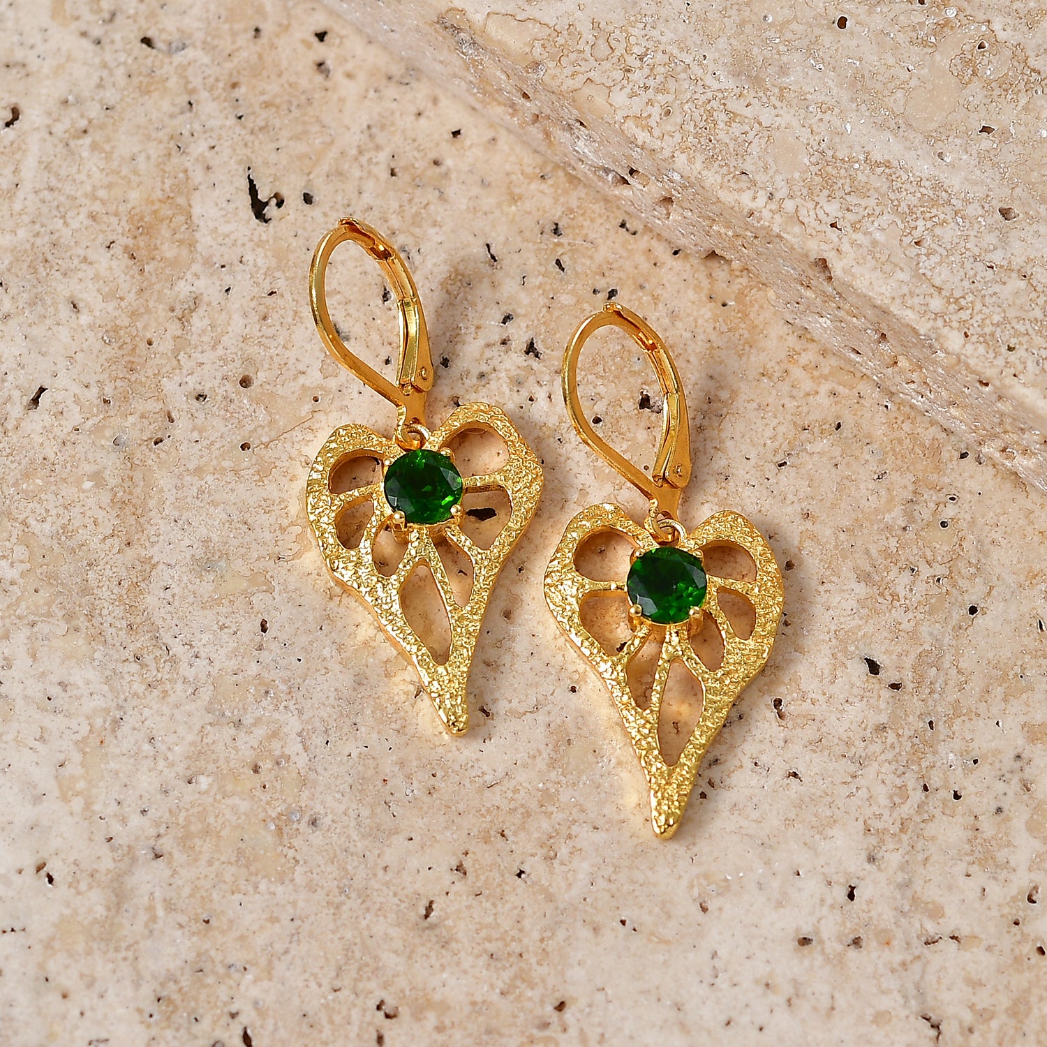 EverTrue - Natural Chrome Diopside Heart Dangle Earring with Lever Back in Yellow Gold Tone 1.10 Ct. V32537506 3