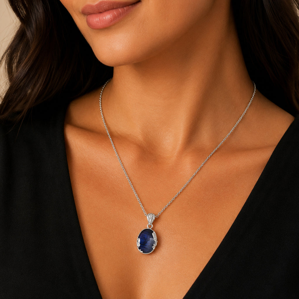 Royal Bali Collection - D'Joy Labradorite Sterling Silver Oval Design Solitaire Pendant 19.70 Ct._8599244_2