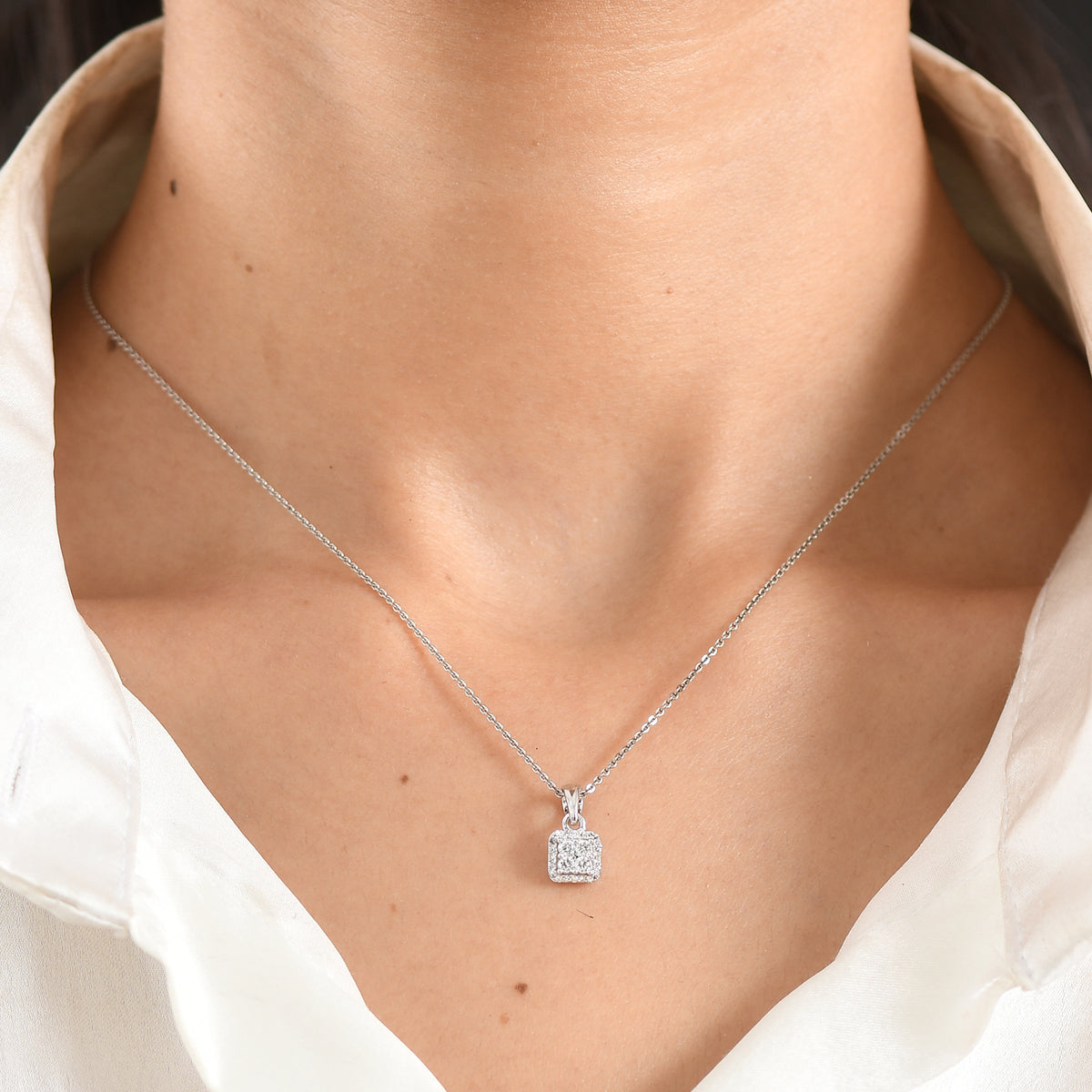 LUXURIANT Lab Grown Diamond Cluster Pendant in Platinum Overlay Sterling Silver (SI-G-H) V32601402 2