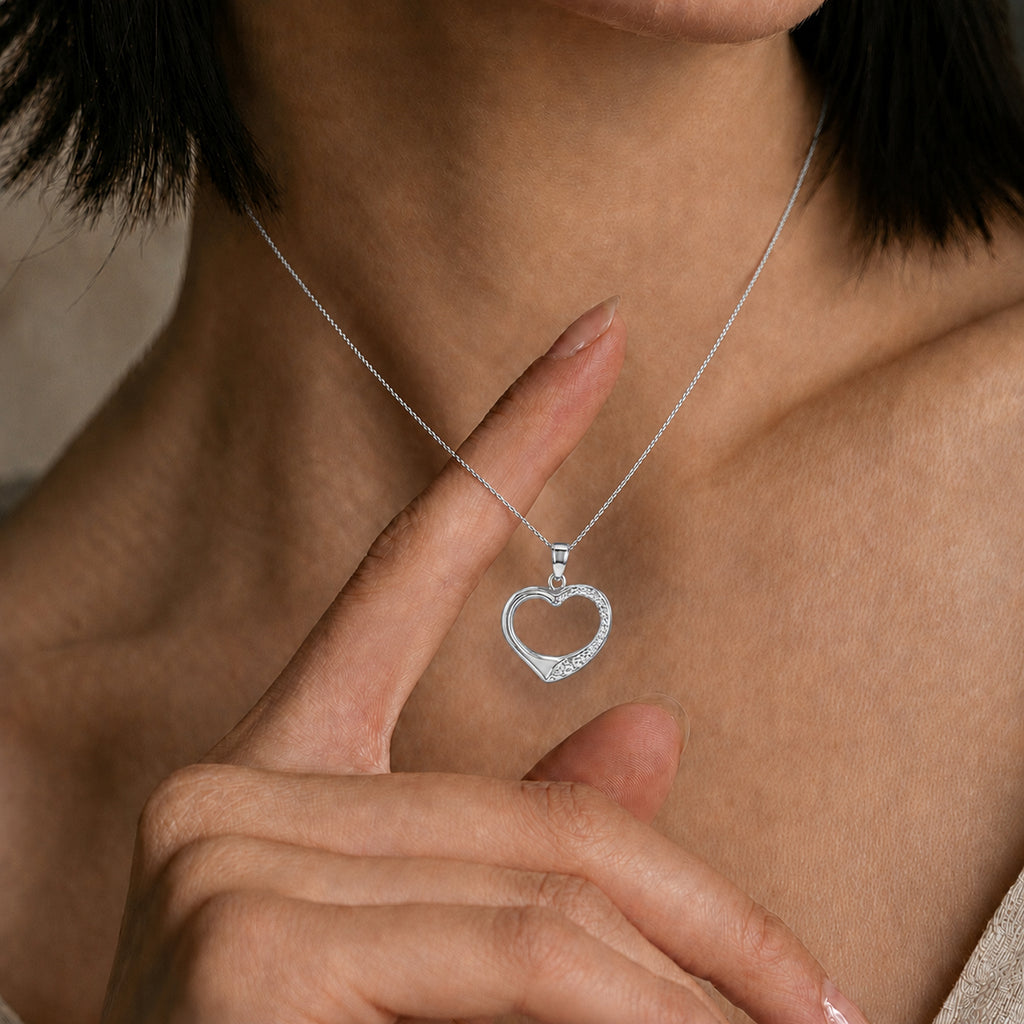9K White Gold Open Heart Pendant_8613748_2