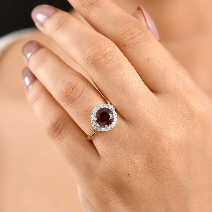 Luxuriant 10K Yellow Gold AAA Colour Change Garnet, Lab Grown Diamond GH, SI Main Stone With Surrounding Stone Ring, Gold Wt.3.09 Gms  2.730  Ct. 8618159 2