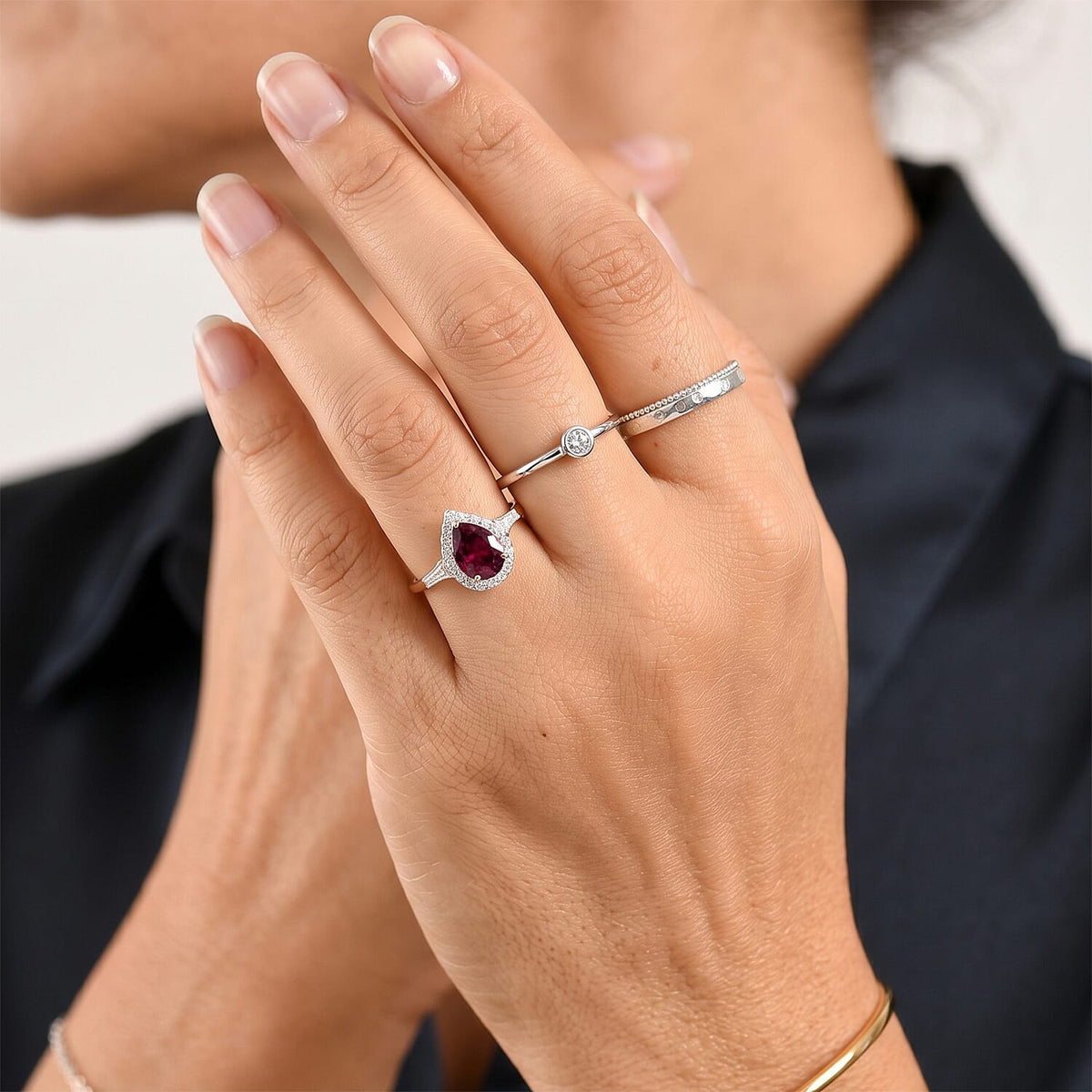 Certified and Appraised LUXURIANT AAA Colour Change Garnet, Lab Grown Diamond GH, SI Main Stone With Surrounding Stone Ring in 10K Yellow Gold, Gold Wt.2.45 Gms  2.430  Ct. 8619336 2