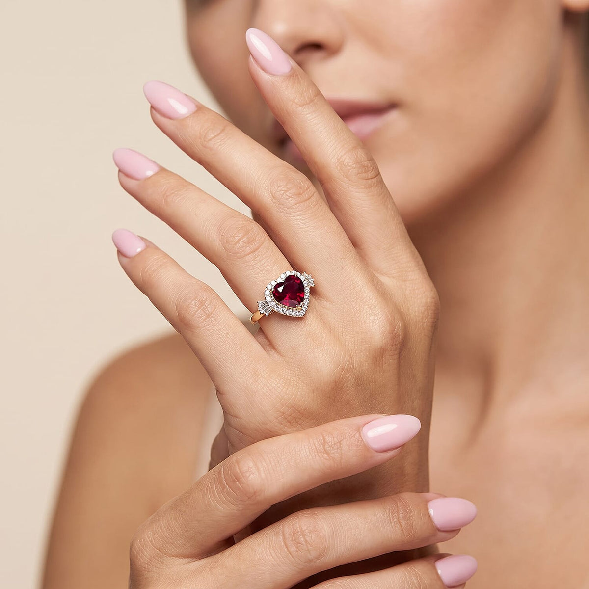 Certified and Appraised LUXURIANT AAA Colour Change Garnet, Lab Grown Diamond GH, SI Main Stone With Surrounding Stone Ring in 10K Yellow Gold , Gold Wt.3.25 Gms  3.040  Ct. 8620440 2
