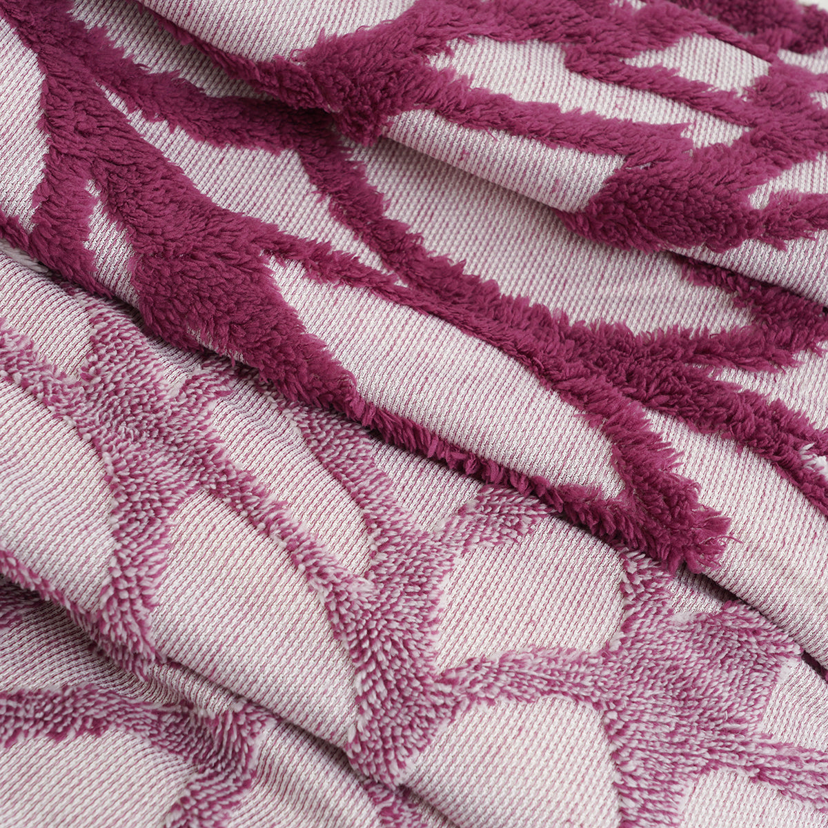 LIVMORE Double Layered Floral Jacquard Faux Fur &amp; Sherpa Blanket 600 gsm (150x200cm) - Burgundy 8627880 4
