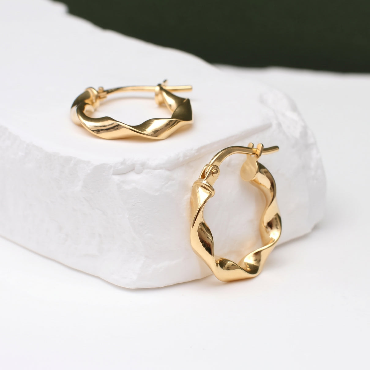 Royal Bali Collection - 9K Yellow Gold Twisted Hoop Earring with Clasp 8629431 4
